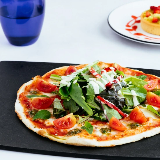 Leggera pizza with salad